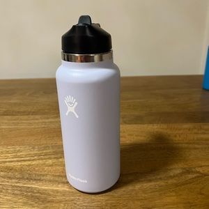 Hydroflask light purple 32 oz water bottle